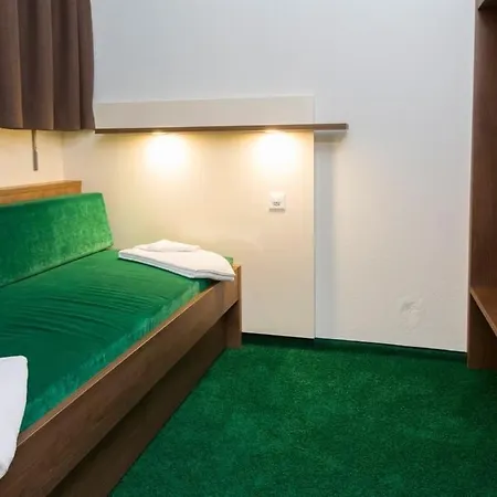 Caddies Club 克莱恩 蒙塔纳